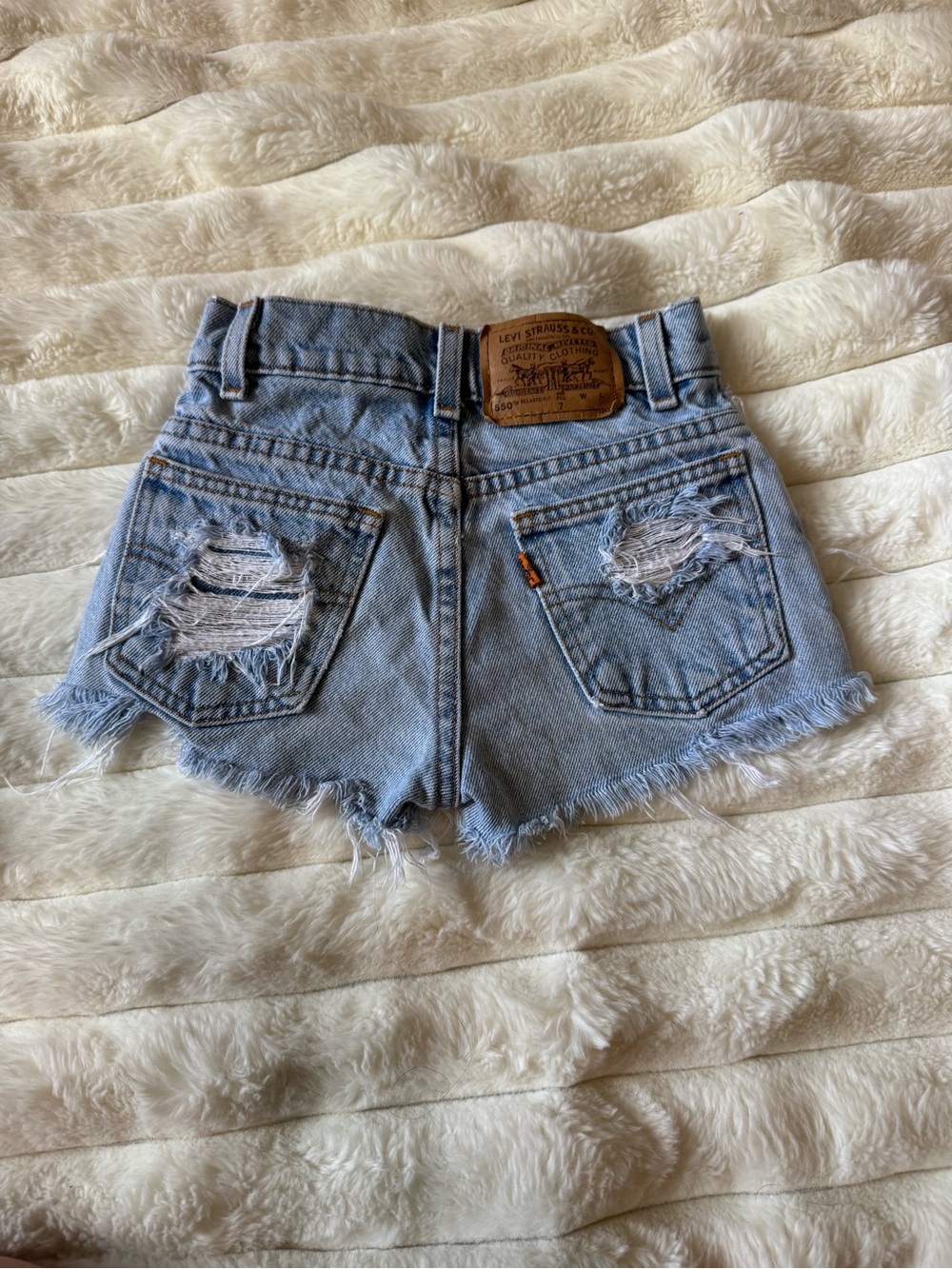 Levi’s Vintage 550 Distressed Denim Girls Jean Shorts. EUC.